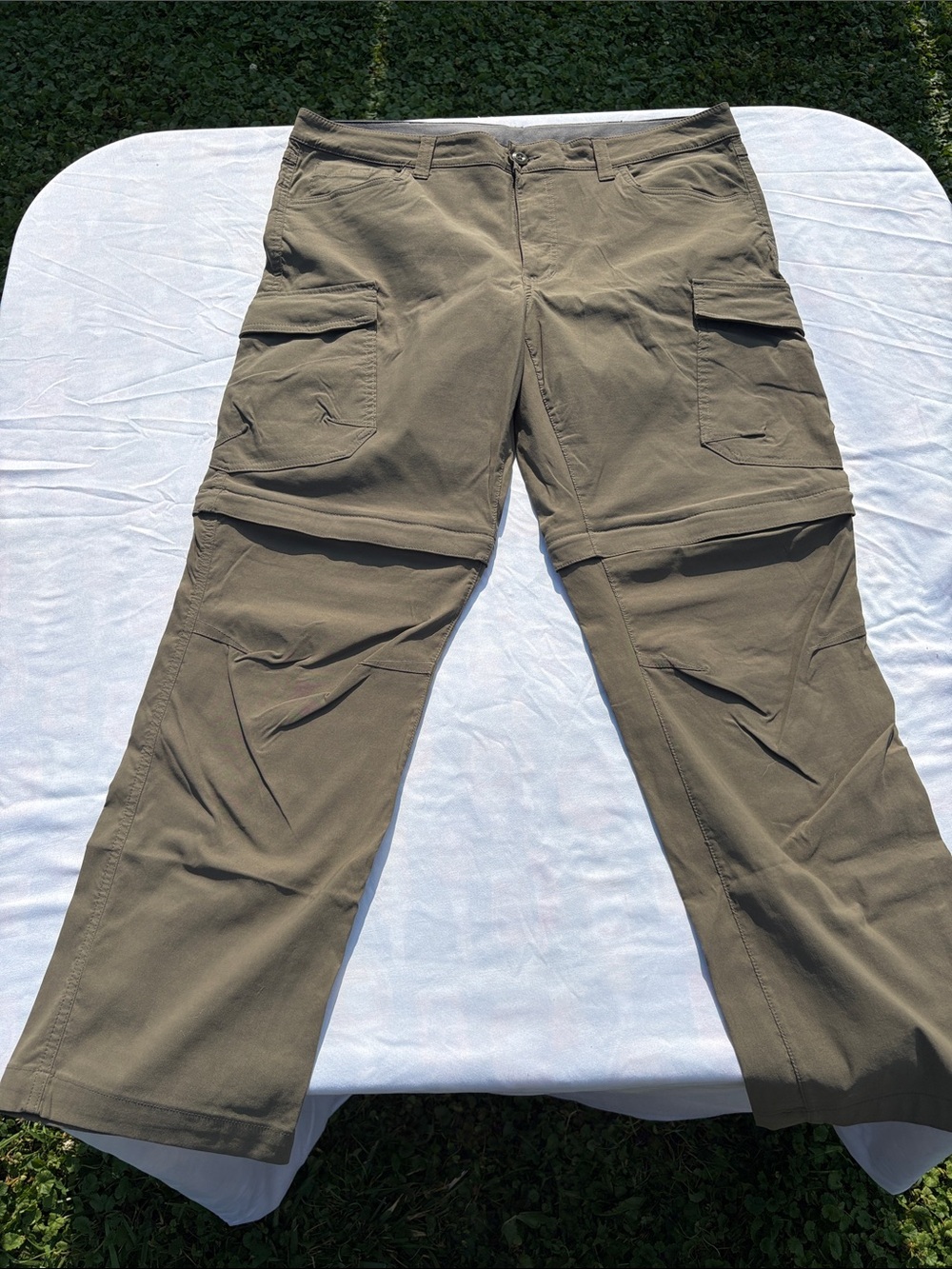 Eddie Bauer Zip-Off Convertable Cargo Pants in Olive
